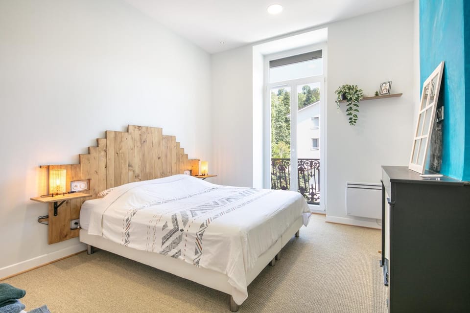 Bed, TV and multimedia, Photo of the whole room, Bedroom, internet, air conditioner