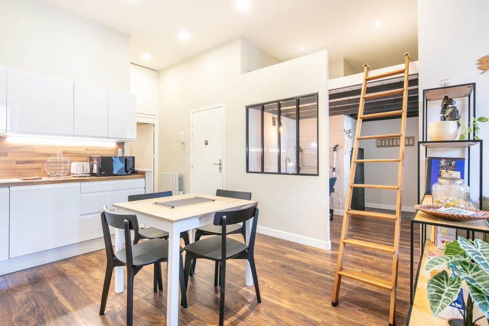 Kitchen or kitchenette, Dining area, minibar, oven, pet friendly, stove