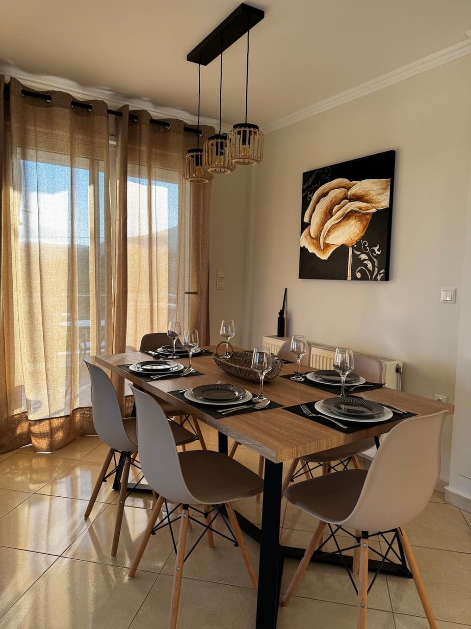Seating area, Dining area