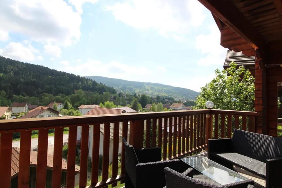 Chalet des Brimbelles, séjour au cœur de la nature au cœur de la vallée des lacs Chalet in Xonrupt-Longemer