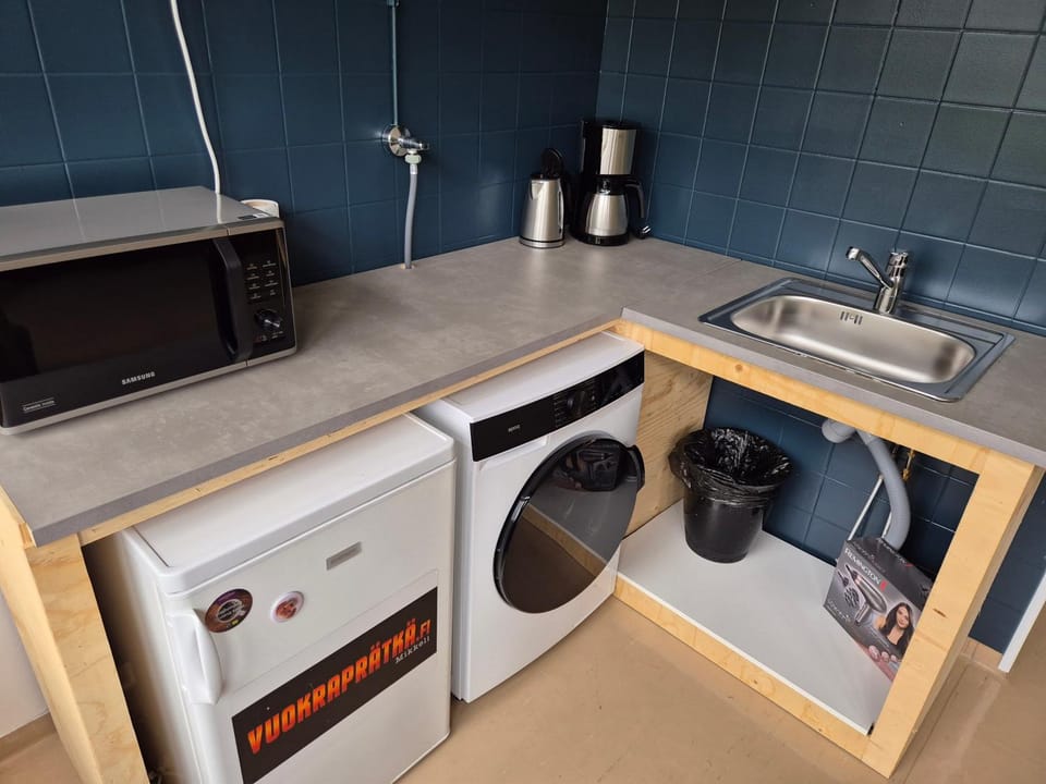 Coffee/tea facilities, Kitchen or kitchenette, hair dryier, microwave, washing machine