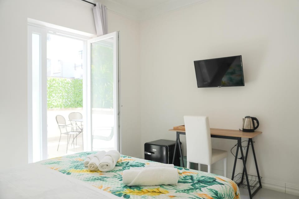 TV and multimedia, Photo of the whole room, Bedroom