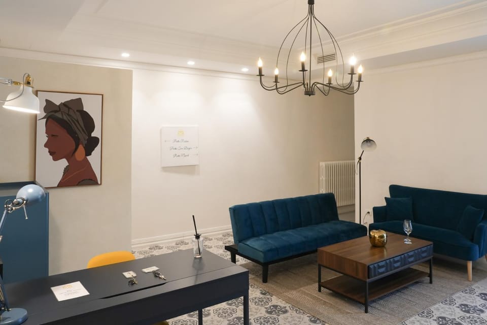 Living room, Seating area