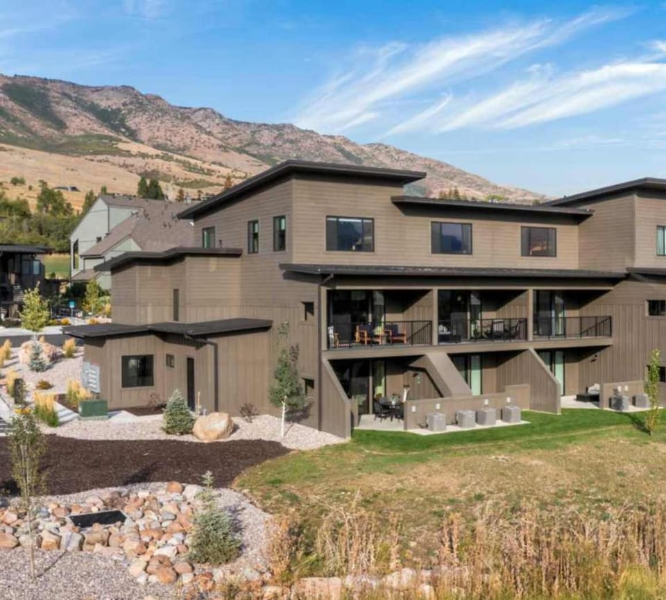 New Scenic Garden of Eden Golf View House in Utah