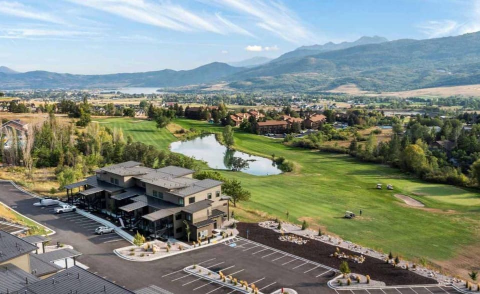 New Scenic Garden of Eden Golf View House in Utah