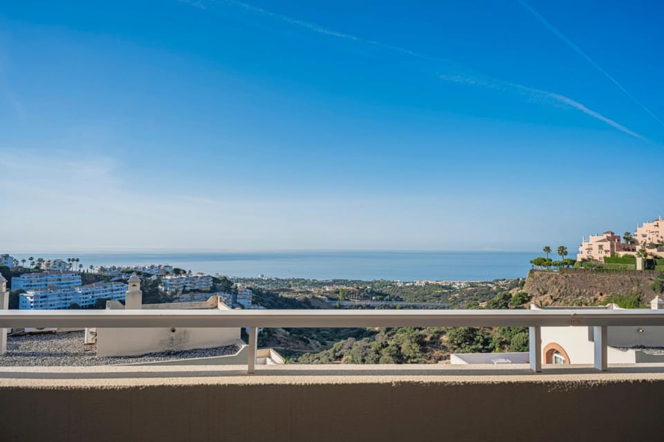 View (from property/room), Balcony/Terrace, City view, Sea view