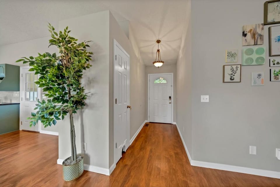 The Nestle 3-Bed 2-Bath Chapin - Near Lake Murray House in Chapin