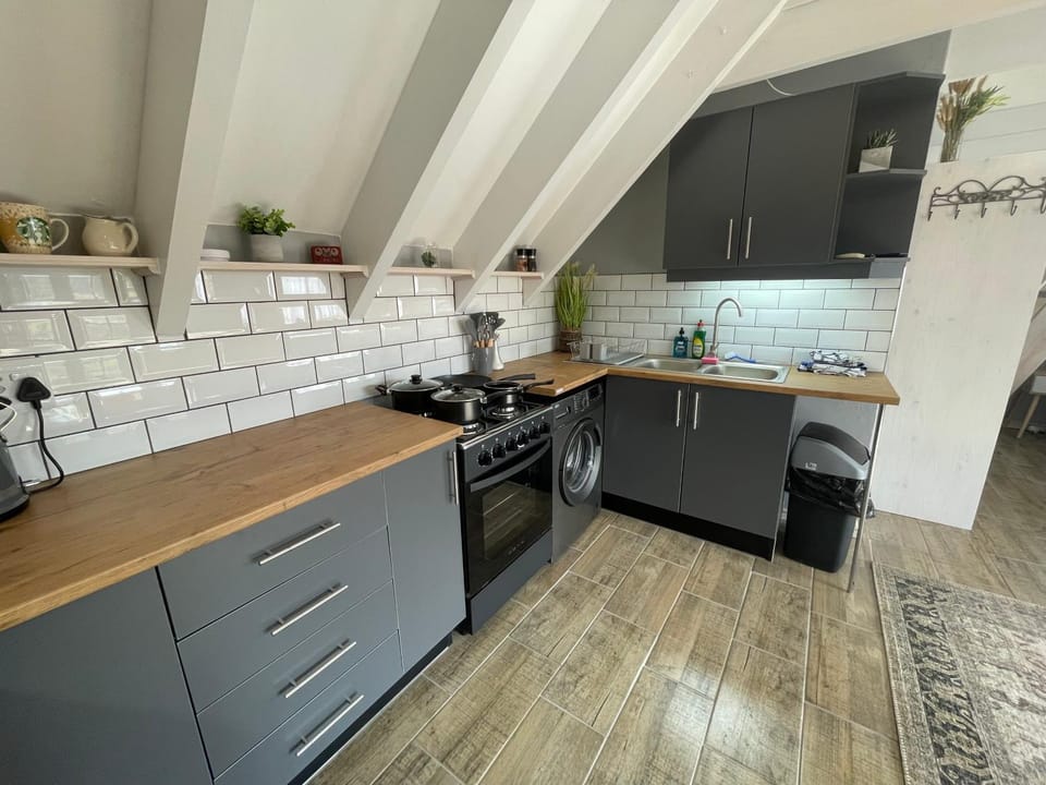 Kitchen or kitchenette, pet friendly, stove