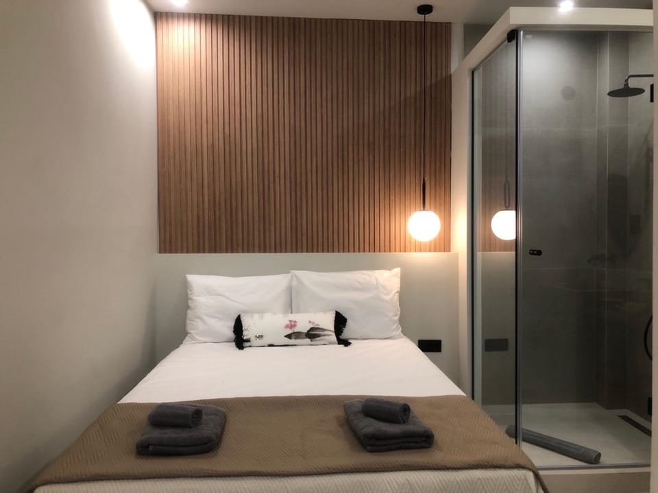 Shower, Bed, Bathroom
