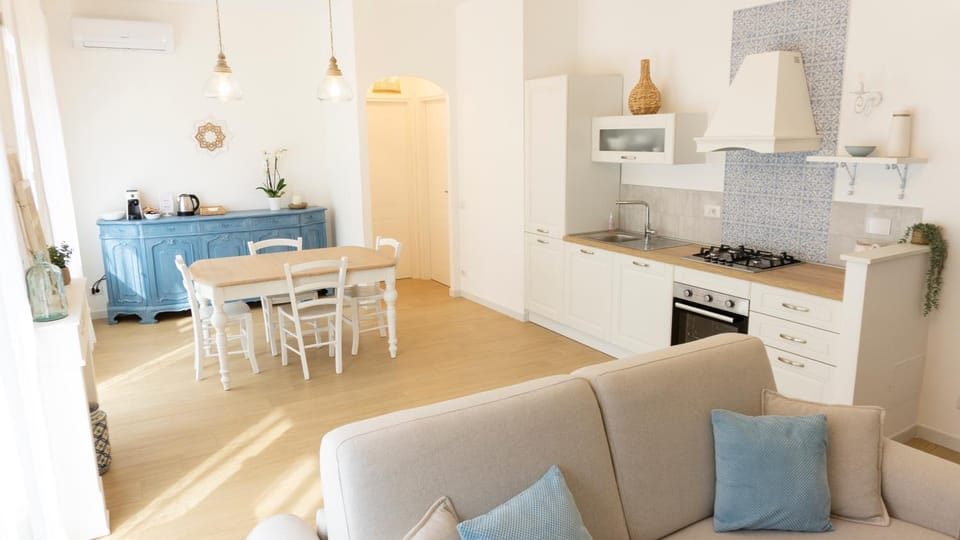 TV and multimedia, Coffee/tea facilities, Kitchen or kitchenette, Living room, Seating area, Dining area, dishwasher, oven, stove, kitchen