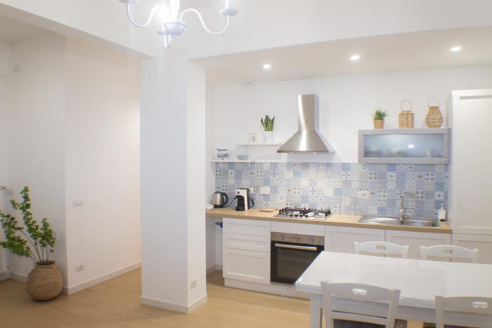 TV and multimedia, Coffee/tea facilities, Kitchen or kitchenette, Living room, Seating area, Dining area, dishwasher, stove, kitchen