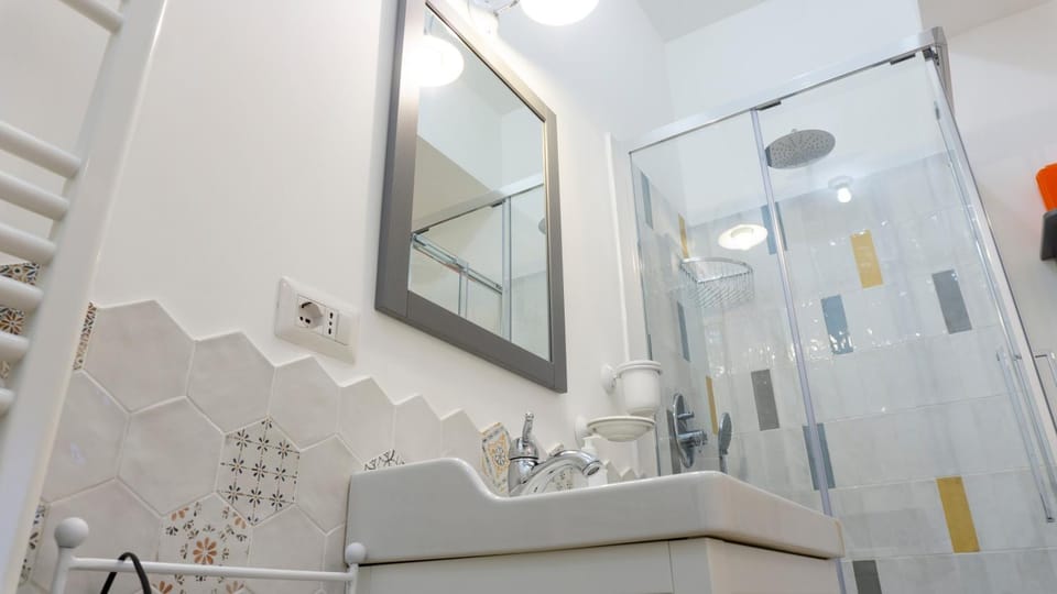 Shower, Toilet, Bathroom, washing machine
