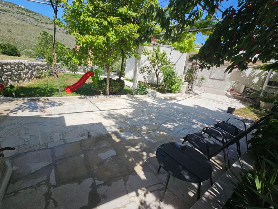 Olive Roots Yard House House in Dubrovnik-Neretva County