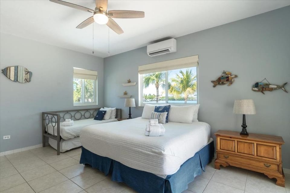 Blue Marlin House - Waterfront Pool Home, Steps from the Beach, Hot Tub, 210' Dock House in Marathon