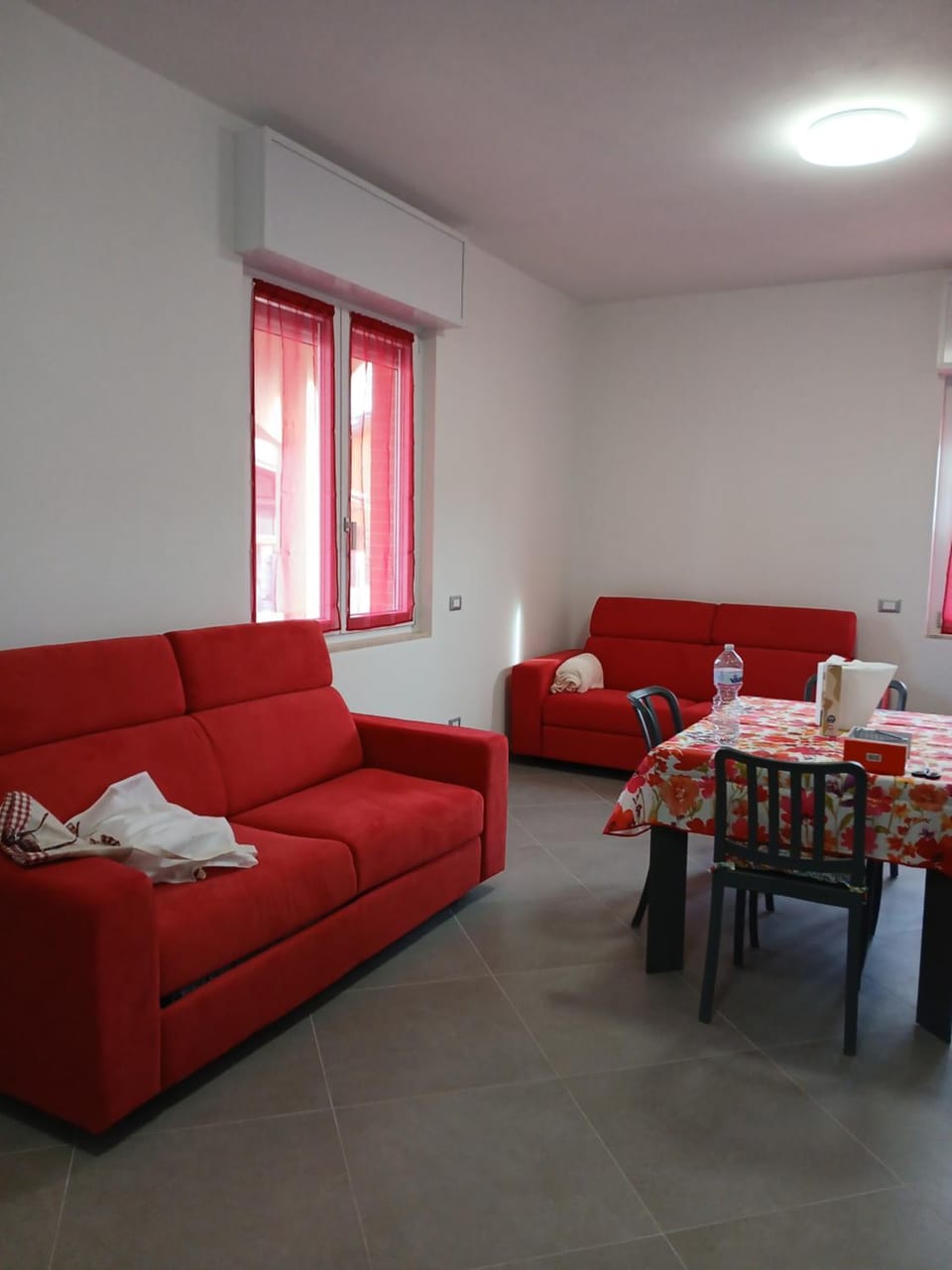 Living room, Seating area, Dining area, towels