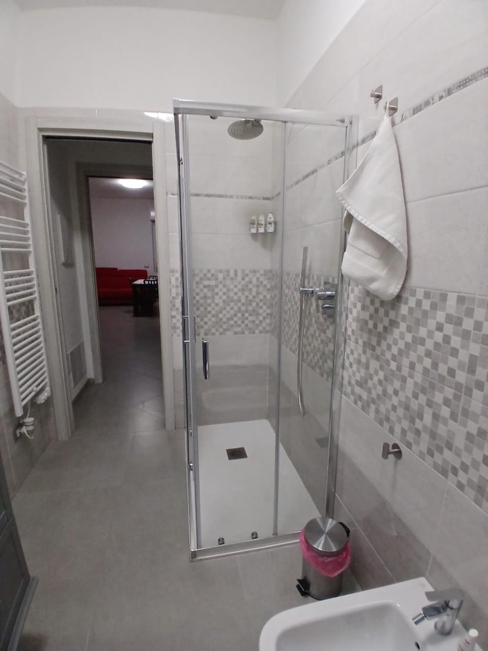 Shower, Toilet, Bathroom, towels