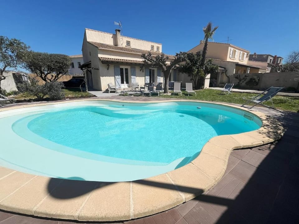 Property building, Pool view, Swimming pool, sunbed