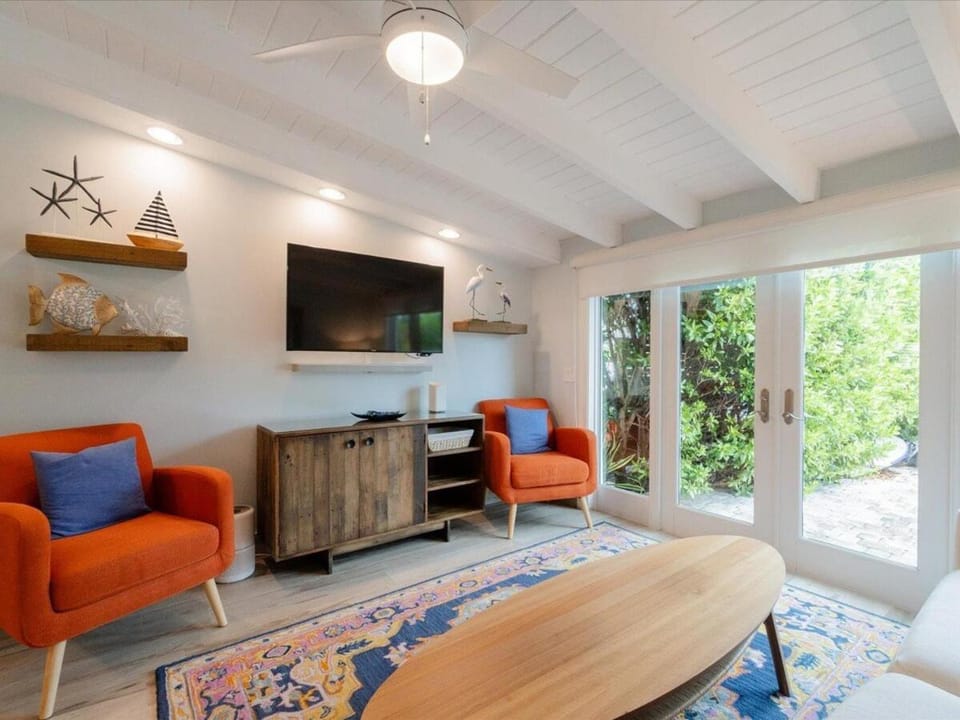 Flamingo Bay- Waterfront Pool Home, 30' Dock, Cabana Club Access House in Key Colony Beach