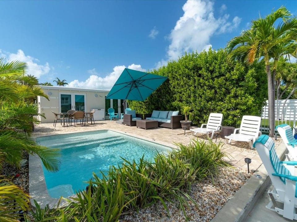 Flamingo Bay- Waterfront Pool Home, 30' Dock, Cabana Club Access House in Key Colony Beach