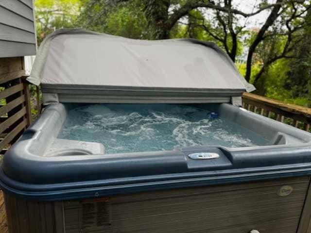 FantaSea Crush Hot Tub and Walk to Beach House in Corolla