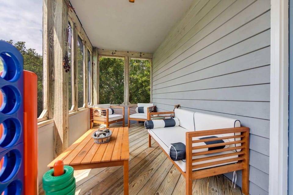 FantaSea Crush Hot Tub and Walk to Beach House in Corolla
