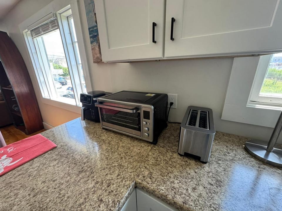 Kitchen or kitchenette, oven, toaster