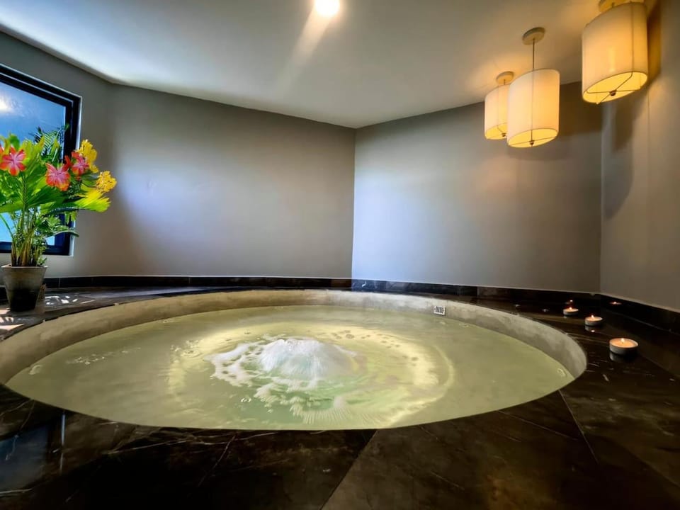 Paramar Noir Swim-Up Suite Aldea Zama Apartment in Tulum