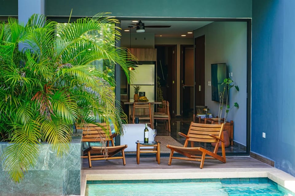Paramar Noir Swim-Up Suite Aldea Zama Apartment in Tulum