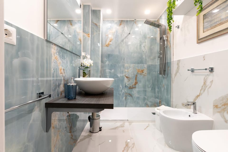 Shower, Toilet, Bathroom, towels