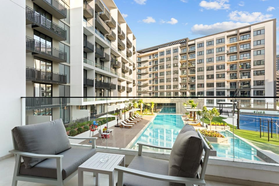 Chic Retreat 1Bedroom with Pool view Apartment in Dubai