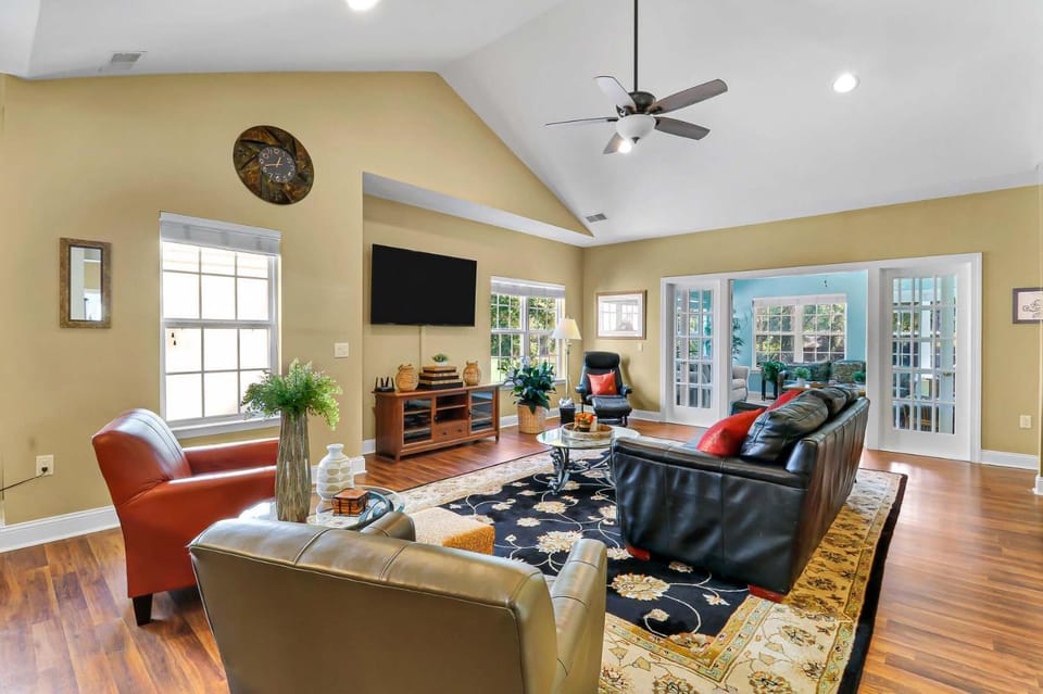 E2 Golfmaster Relaxing Golf Escape with Beach Access Villa in Hilton Head Island