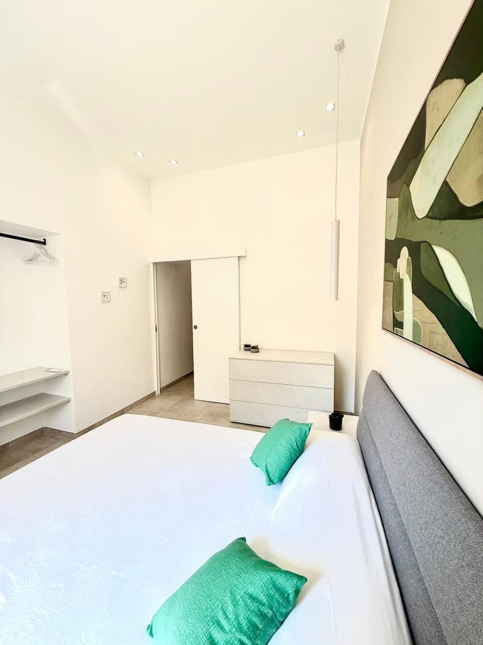 Bed, Photo of the whole room, wardrobe
