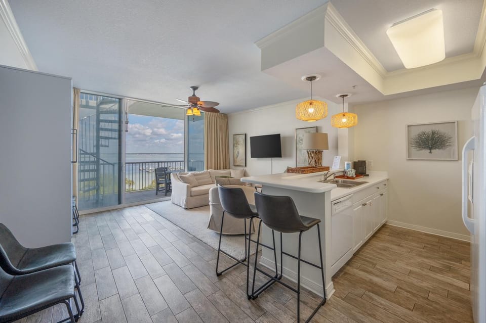 Destin West Sandpiper PH 07 penthouse with bay views sleeps 6 House in Okaloosa Island