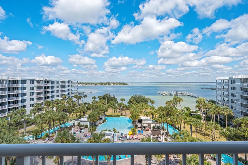 Destin West Sandpiper PH 07 penthouse with bay views sleeps 6 House in Okaloosa Island