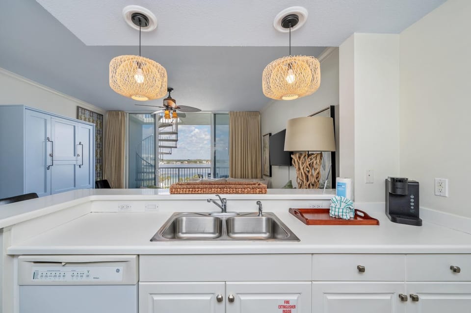 Destin West Sandpiper PH 07 penthouse with bay views sleeps 6 House in Okaloosa Island