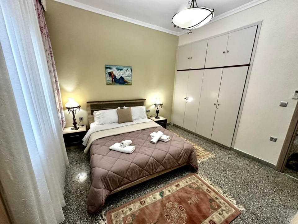 Bed, Photo of the whole room, Bedroom, towels, wardrobe