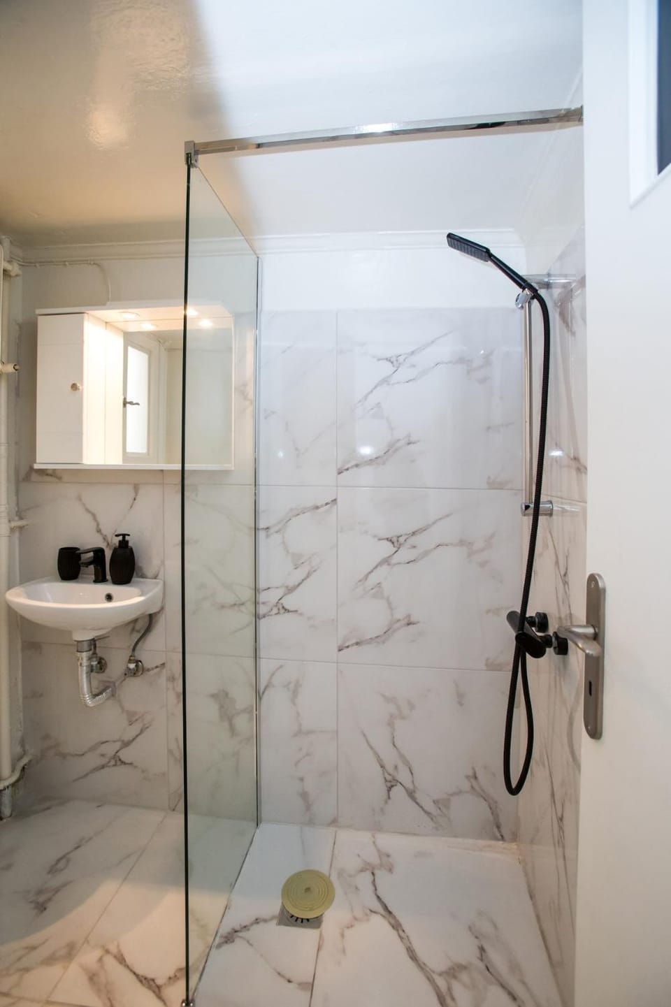 Athens Central Jacuzzi Retreat Apartment in Athens