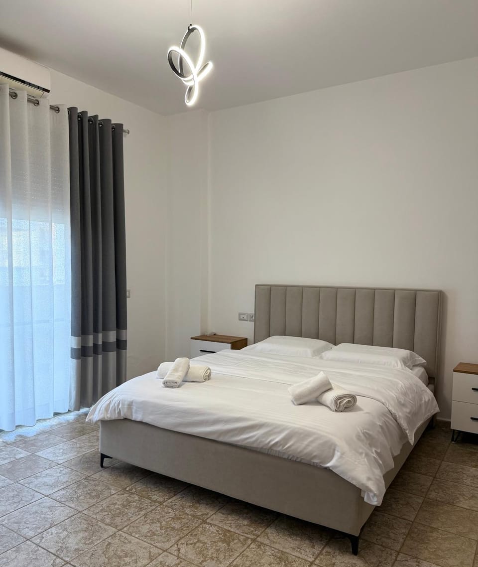 Bedroom, towels