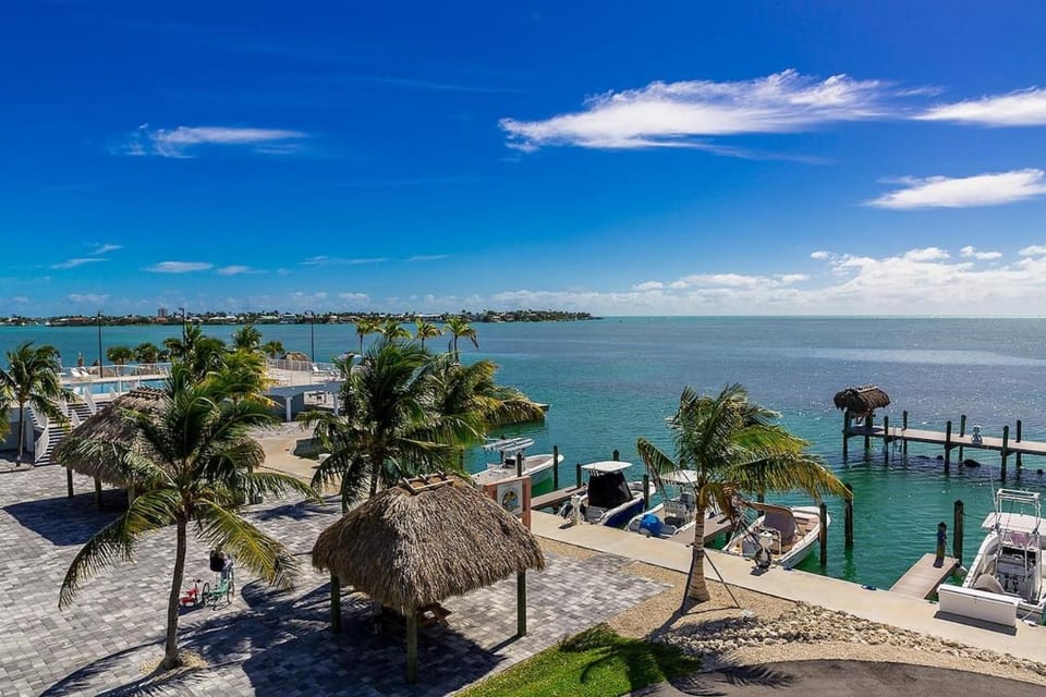 Ocean Isles #123 - Ocean Views, Resort Style Pool House in Marathon