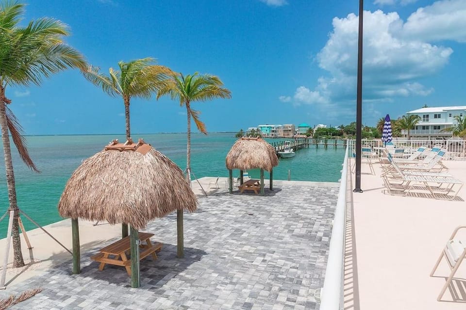 Ocean Isles #123 - Ocean Views, Resort Style Pool House in Marathon