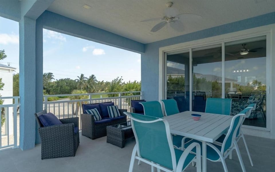 Ocean Oasis- Waterfront Pool Home, 35' Dock House in Key Colony Beach