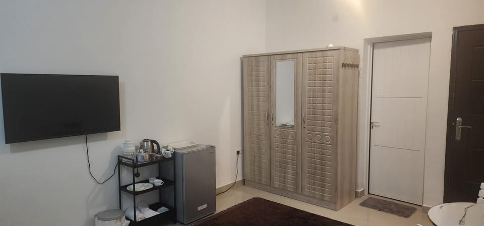 TV and multimedia, Kitchen or kitchenette, wardrobe, air conditioner