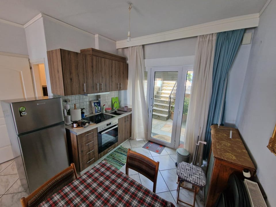 Kitchen or kitchenette, oven