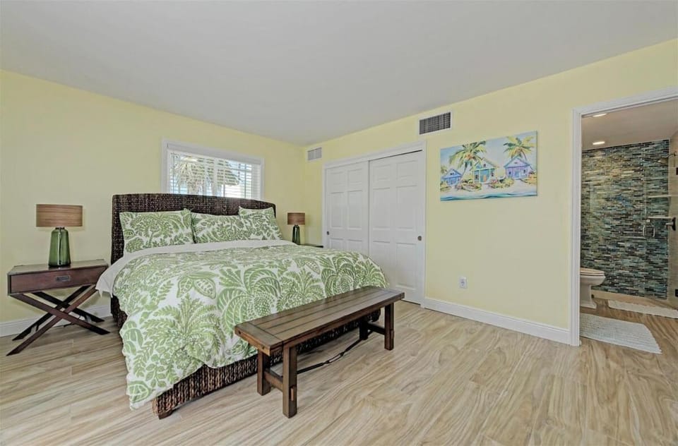 Pier Pressure - Luxury Waterfront Pool Home, 100 House in Marathon