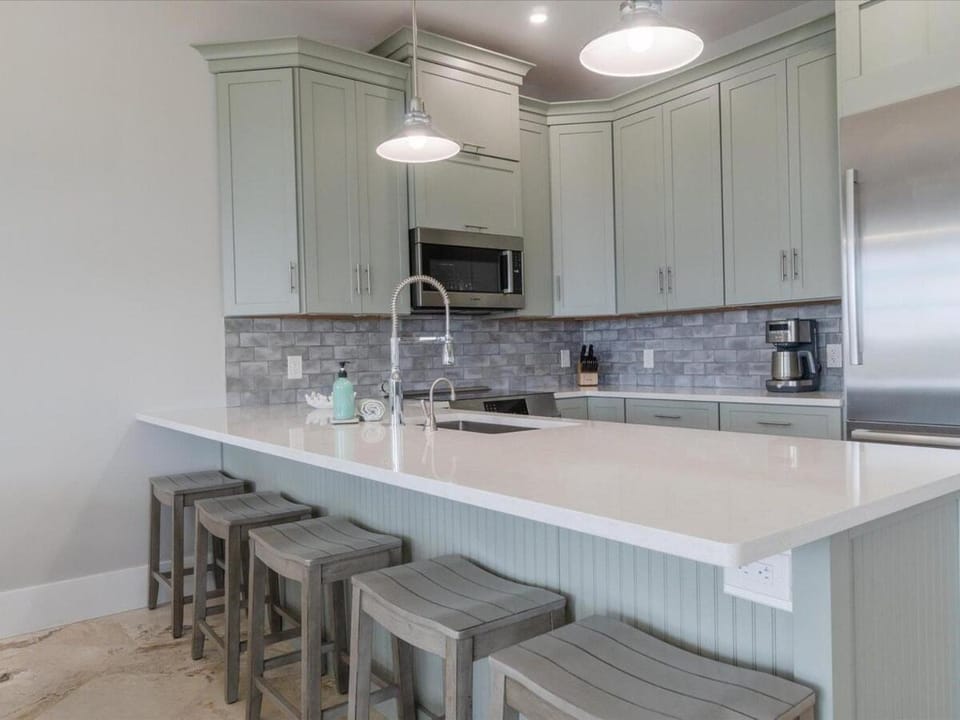 Paradise Palms - Luxury Waterfront Pool Home, 40 House in Key Colony Beach