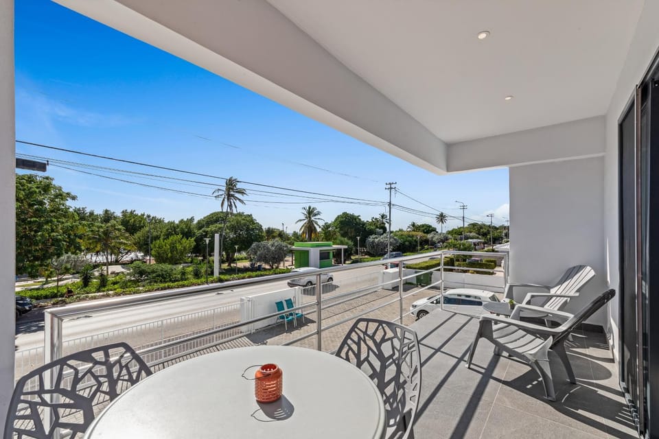 Day, View (from property/room), Balcony/Terrace, Seating area, Sea view, Street view