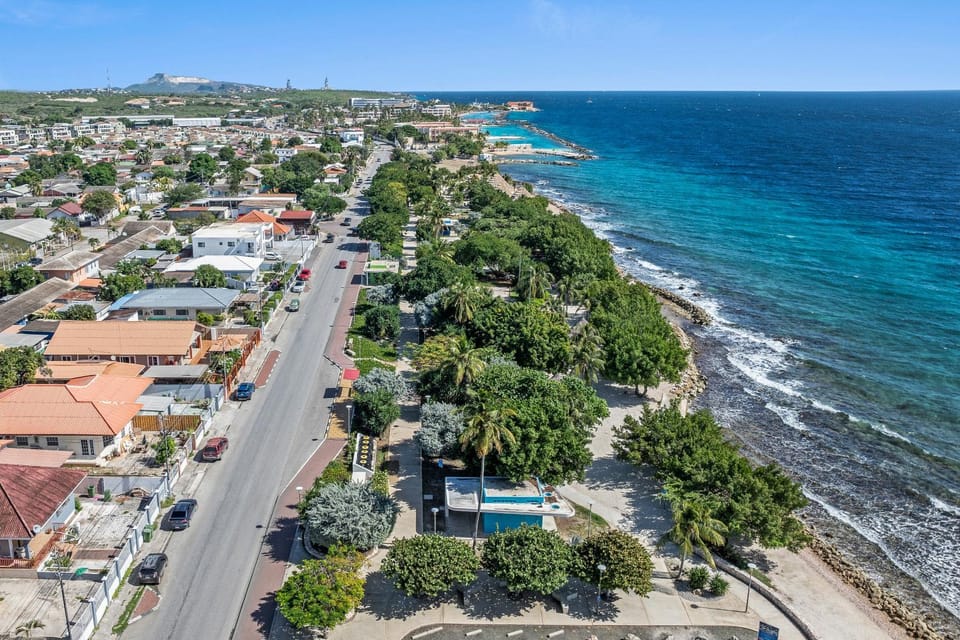 Property building, Day, Neighbourhood, Bird's eye view, Street view, Location