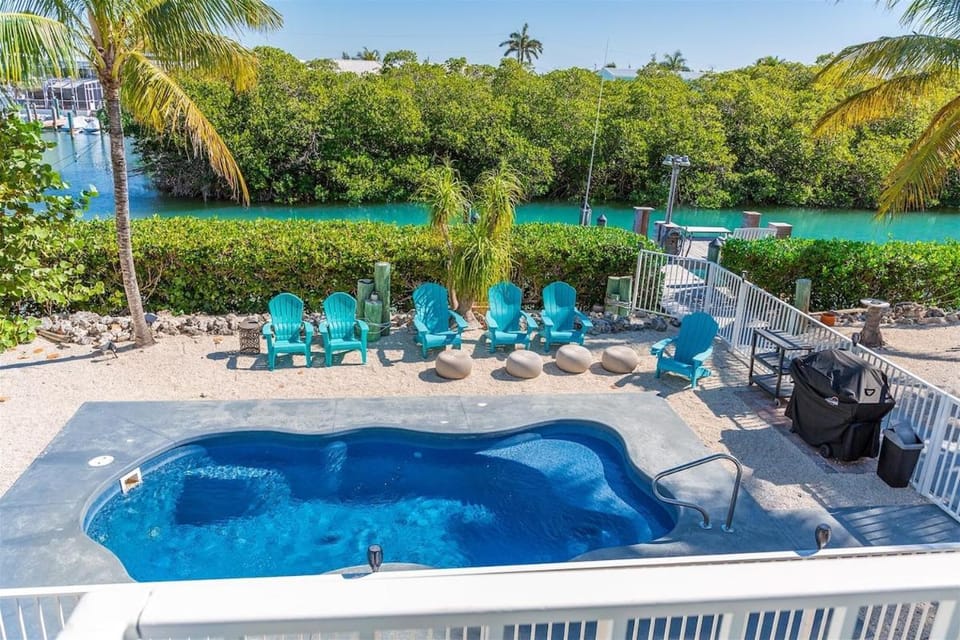 Reel Knotty - Waterfront Pool Home, 35' Dock, Tiki Huts House in Marathon