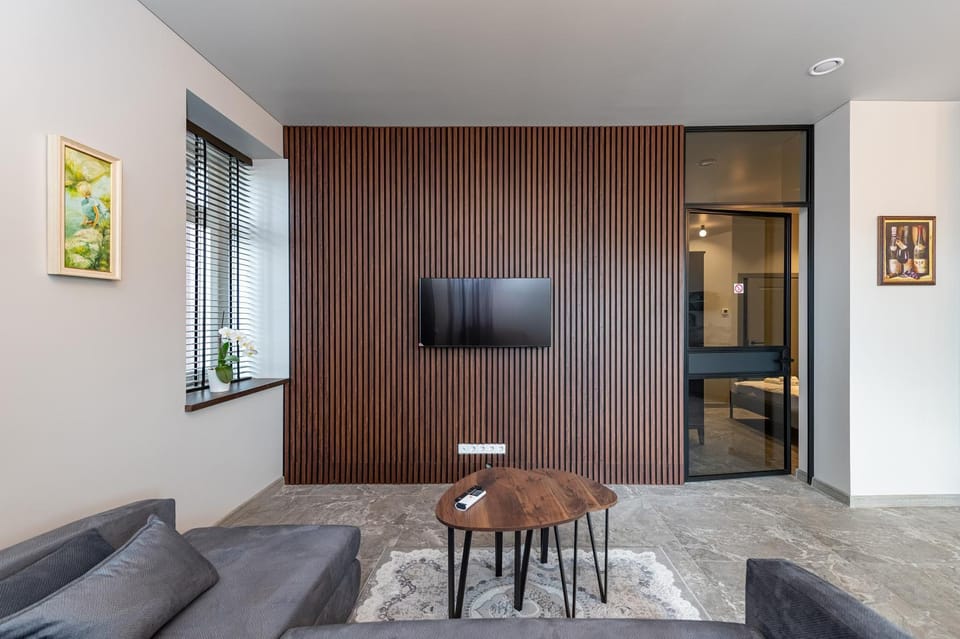 TV and multimedia, Living room, Seating area, Evening entertainment