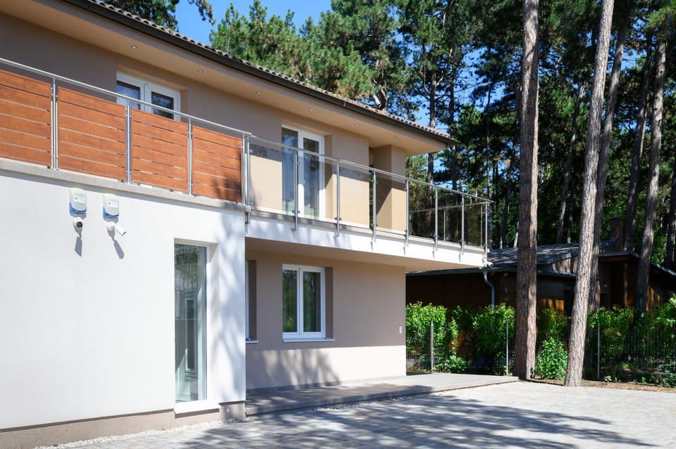 Property building, Day, Natural landscape, Balcony/Terrace